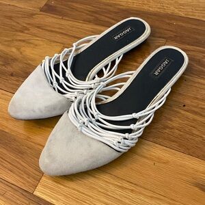 Jaggar Women’s Cream Flats Size 37